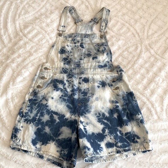 Levi Straus & CO Tie Dye Classic Bib Overalls Denim Shorts Vintage Denim S - Picture 1 of 13
